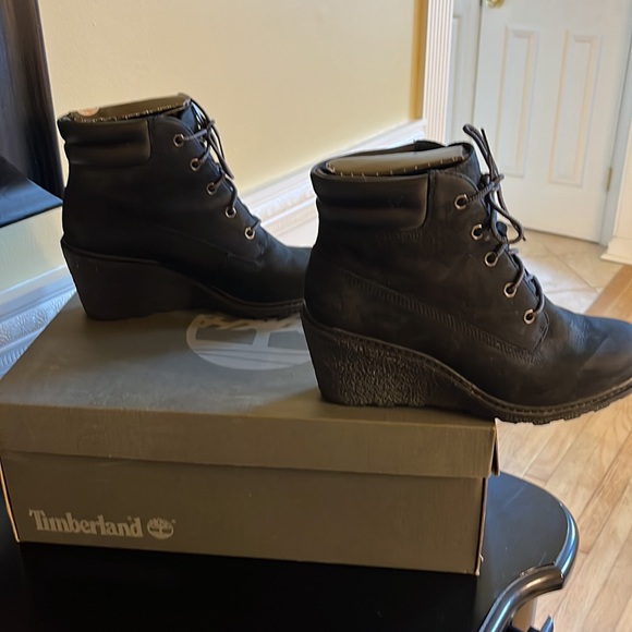 Timberland black womens suede Leather Lace-Up wedge Boot . worn once size 6.5 - Picture 2 of 5